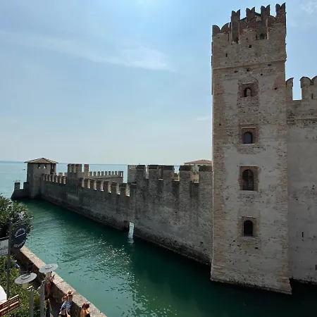 Castello Mavino Apartment Sirmione Exterior photo